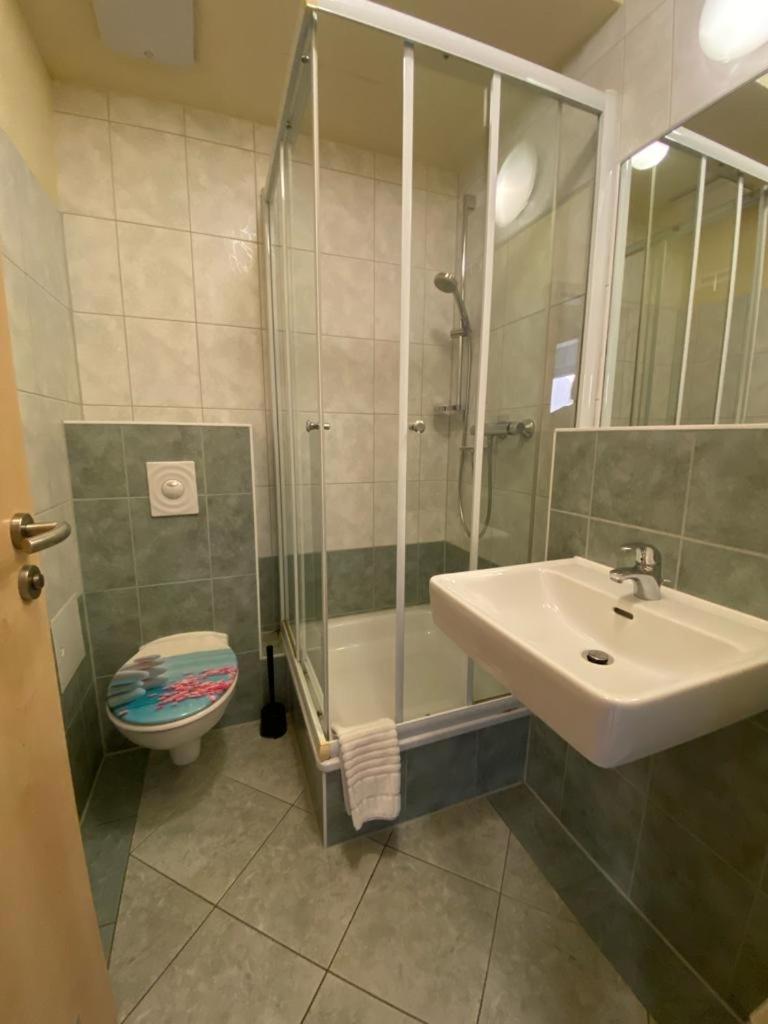 Apartments In Der Kopenhagener Strasse รอสต็อค ภายนอก รูปภาพ